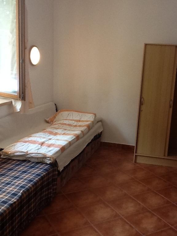 Juraj'S Outback Hostel Bratislava Room photo